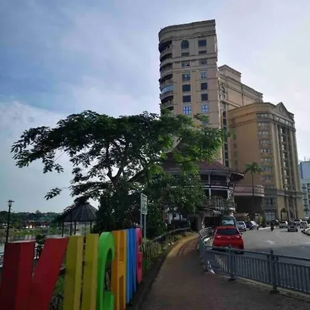 Riverbank Suite @ Waterfront Kch Kuching Exterior photo