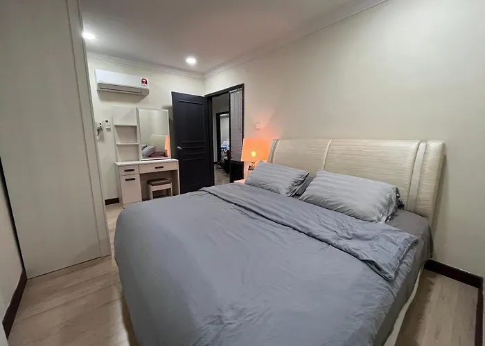Riverbank Suite @ Waterfront Kch