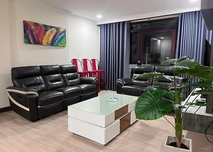 Riverbank Suite @ Waterfront Kch
