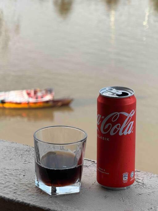 Riverbank @ Waterfront Kch *