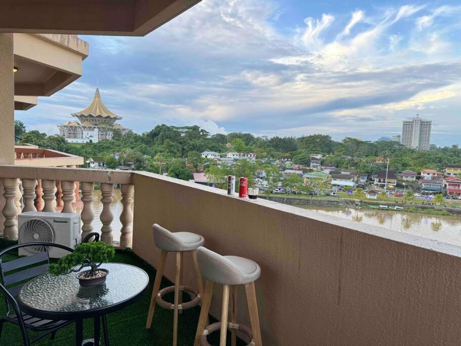 Apartment Riverbank @ Waterfront Kch *