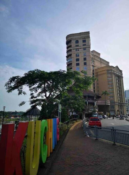 Riverbank @ Waterfront Kch