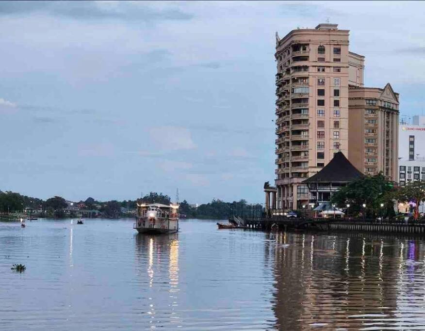 Apartment Riverbank @ Waterfront Kch *